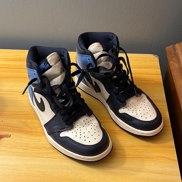 Nike Air Jordan 1s - Obsidian - Picture 2 of 2